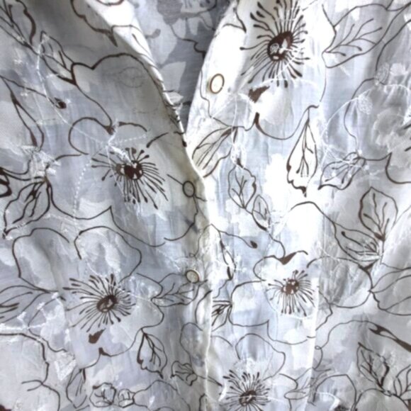 TanJay blouse, embroidered in white with floral print in brown on white - Picture 4 of 8